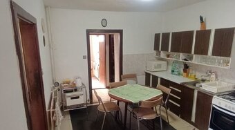 Na predaj: Priestranný rodinný dom s garážou a vinohradom v - 5