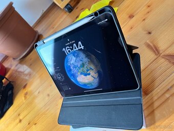 iPad Air 5. generácie (2022) – 256 GB, top stav + pero - 5