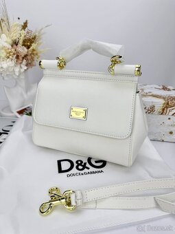 Luxusná biela kabelka so zlatými detailmi – elegantný štýl - 5