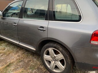 Rozpredam Volkswagen Touareg 5.0 V10 TDI 230kw AYH 4x4 - 5