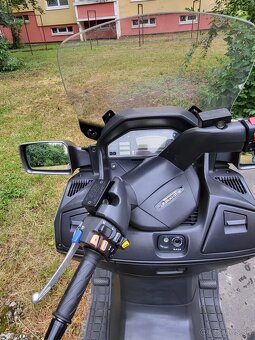 Suzuki Burgman 650 Executive - 5