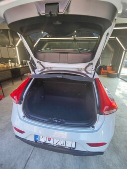 Volvo V40 2.0 benzín, r.v. 2015 - 5