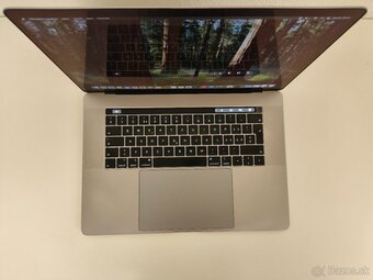 Apple MacBook Pro 15 (2018) | Intel Core i7 • 16 GB RAM • 25 - 5