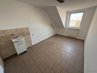 Exkluzívne APEX reality prenájom priestoru v centre HC 15 m2 - 5