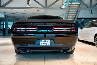Dodge Challenger 5.7 HEMI - 5
