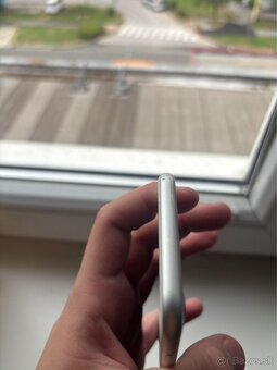 iPhone 8 biely ND - 5
