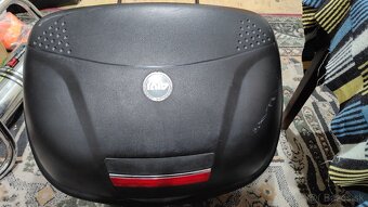Nosič spolu s kufrom Givi na Suzuki SV - 5
