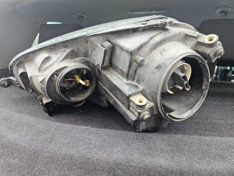 Originálne radio VW a predné halogénové svetla vw golf V - 5