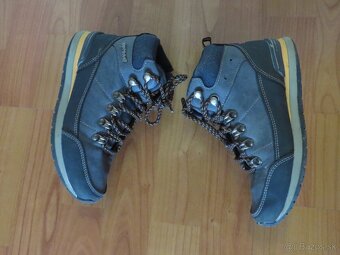 Mierne zateplené topánky - veľ. 33 - vn.dl. 21,5cm - 5