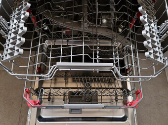 Predám vstavanú umývačku riadu Whirlpool WIO 3T223 PF - 5