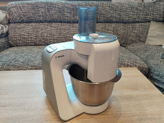 Predám kuchynský robot Bosch MUM 54240, motor 900 W - 5