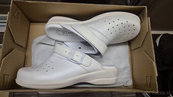 Predám nové biele zdravotnícke topánky - 5