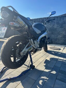 Suzuki GSR 600 - 5
