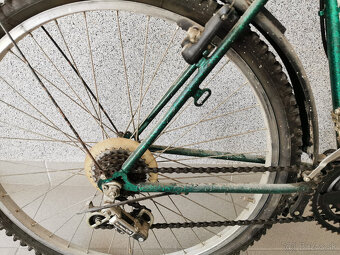 Stary bicykel zeleny - 5