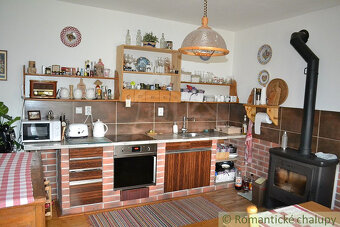 Výminočné miesto so zrekonštruovanou chalupou na samote - 5