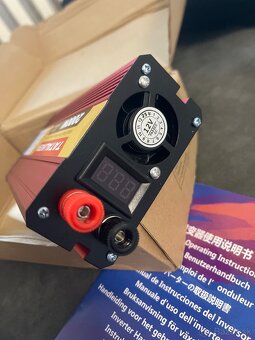 Menič Napätia 2000W - Konvertor Napätia z 12V na 220V - 5