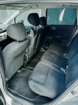 Honda FR-V - 5