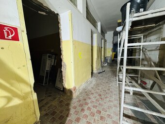 Na prenájom obchodné priestory v centre Žiliny – 250 m? - 5