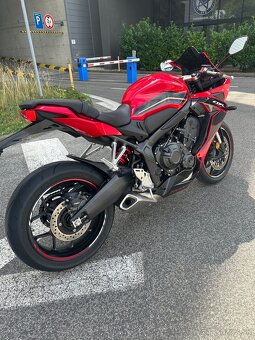 Honda CBR650R - 5