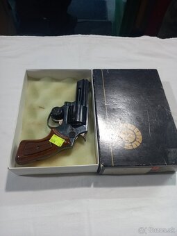 Predám revolver zn.Taurus - 5