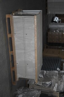 4-dverová šatníková skriňa s krátkymi dverami, s nožičkami - 5