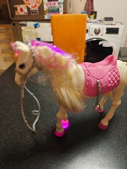Interaktívny kôň Barbie - 5