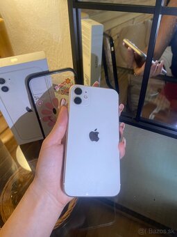 Apple iPhone 11 64GB - 5