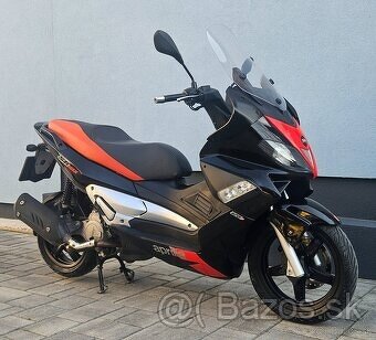 Aprilia SR Max - 5