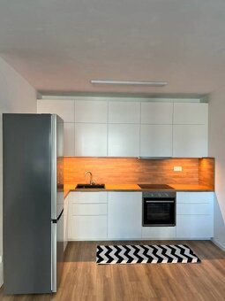 Nový priestranný 3iz. byt s klimatizáciou, balkónom a parkov - 5