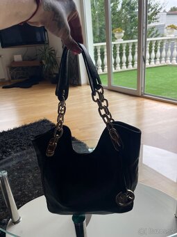 Michael Kors čierna kožená kabelka - 5