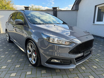 Ford Focus Kombi 2.0 ST Edition Swiss 250PS - 5