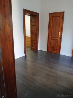 RD s podkrovím k bývaniu aj  podnikaniu Uhlisko BB - 5