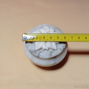 okrúhla mramorová dózička - starožitnosť - 5