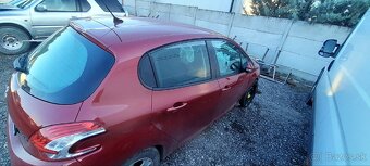 Peugeot 208 - 5