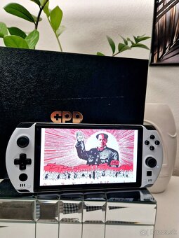 GPD Win 4 a AYANeo 2 - 5