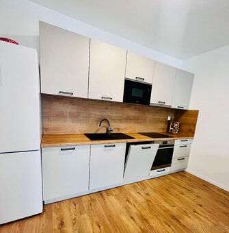 Slnečný 2-izbový byt s veľkým balkónom – Pod Vŕškami, Záhors - 5