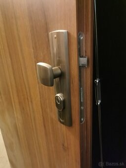 Predám zachovalé vchodové dvere - 5