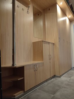 Skriňa do predsiene - 5