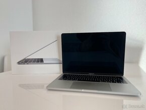 Predám Macbook Pro 13" model 2019 - Stireborný - 5