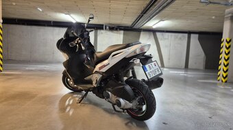 Aprilia SR MAX 300 (2013) - 5