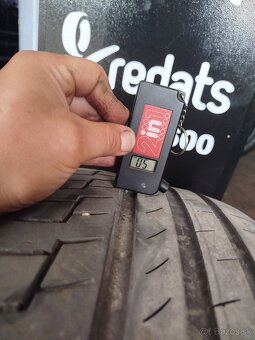 Predám 2ks letných pneu Continental 235/45 r17 cca 5mm - 5