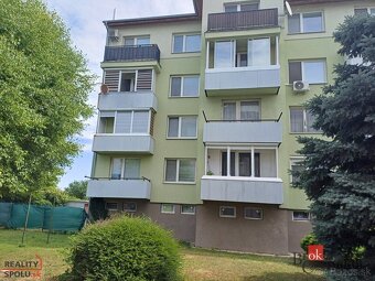 Na predaj - 3 izbový byt s parkovaním v cene - 5
