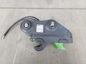 Hydraulický rýchloupinák na minibager + lyžica 30 cm 3T - 5