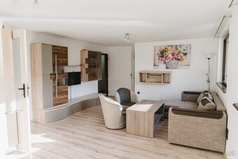 Priestranný rodinný dom s 2 bytovými jednotkami - Námestovo - 5