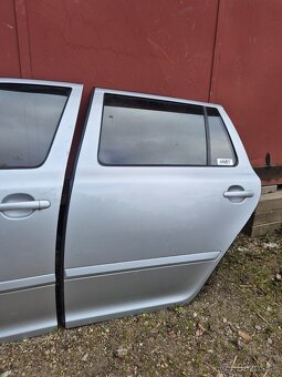Predám dvere na Škoda Octavia II 2 kód farby 9156 strieborné - 5