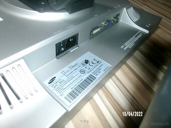 Predam monitory 1600x1200 4:3 - 5