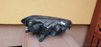 pravé a ľavé predné svetlo vw touran 5TB - 5