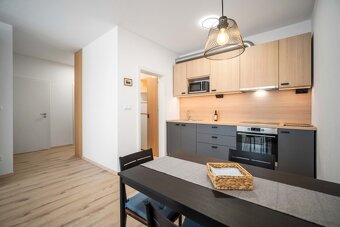 Rínok Rača nová garsónka 40m2 + balkón, s parkovaním - 5
