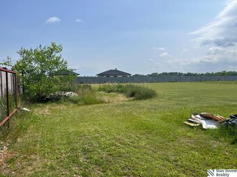 Krásny pozemok na výstavbu RD, 840m2, Hurbanova Ves, okr. Se - 5