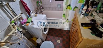 Predám starý Dom s veľkým pozemok vo vyhladávanej časti obce - 5